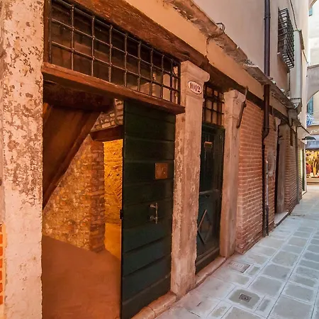 Apartment Casa 300 *